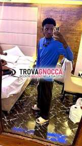 ragazzo africano appena trasferito catania cercando divertimento e nuove esperienze