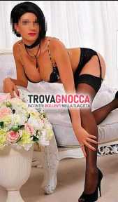 italiana doc maliziosamente sex squirting goccia goccia