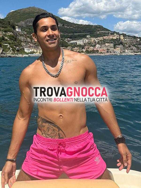 affascinante ragazzo latino cerca avventure piccanti