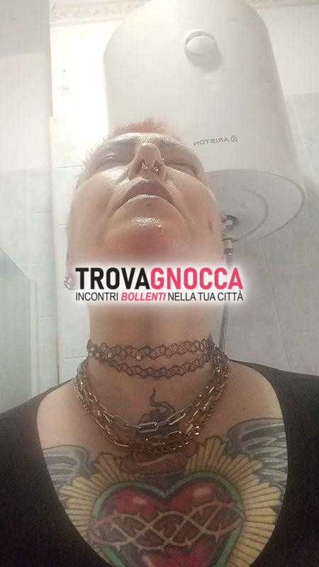 affascinante milf veneta tatuaggi pronta offrirti momenti puro relax
