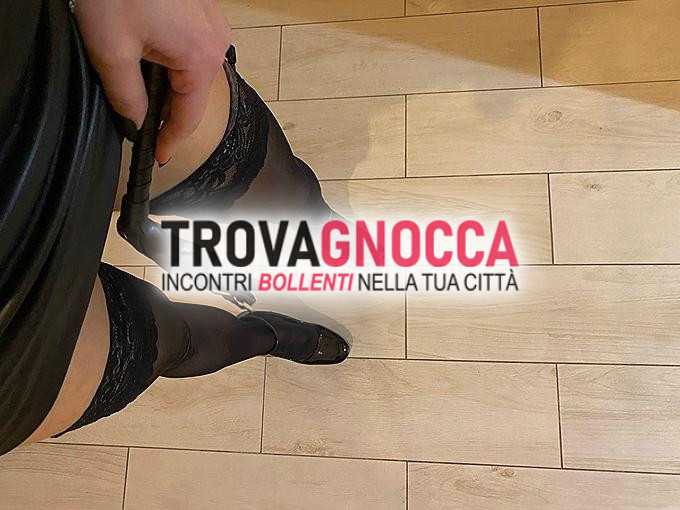 coppia mistress seducenti pronte farvi vivere un'esperienza indimenticabile 👠