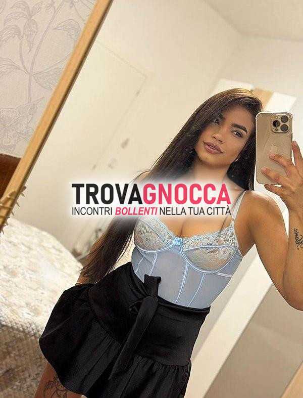 angelina salerno nel centro storico vicino al mare ti offre un'esperienza esclusiva e lussuosa. preparati sesso sensazionale accompagnato massaggi e seduzione premium