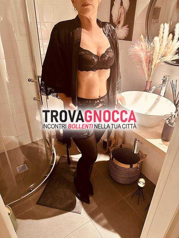 incantevole milf occhi verdi smeraldo pronta regalarti momenti unici e indimenticabili…