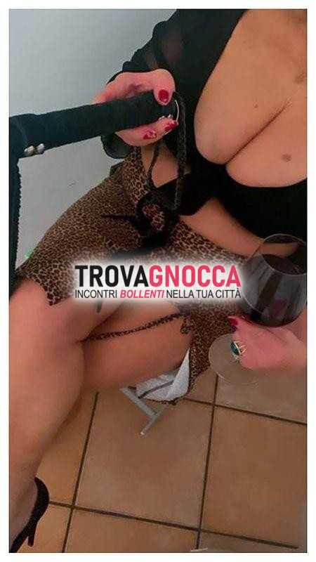 signora massaggiatrice vogliosa pronta ad offrire un'esperienza indimenticabile