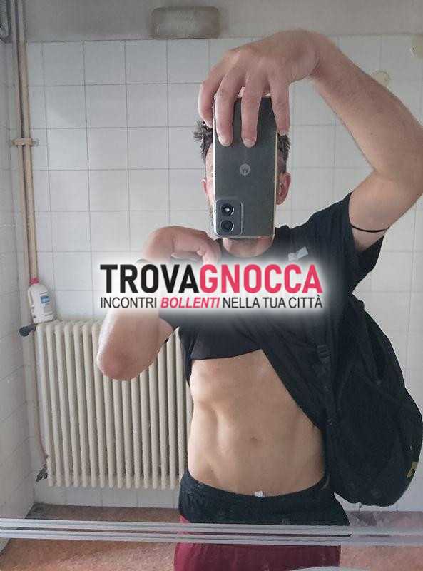 giovane ita pronto un'incontro passionale
