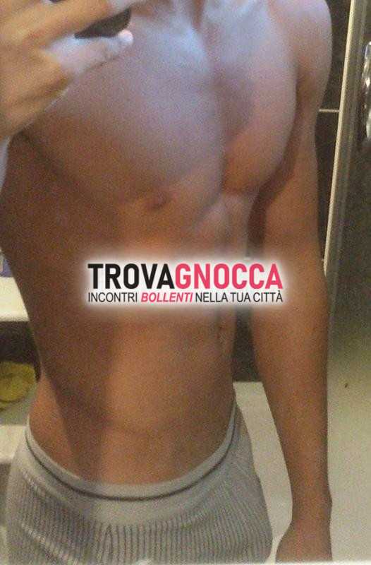 ragazzo affascinante disponibile coppia che cerca momenti piacere no perditempo È disponibile anche questo istante