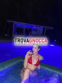 bari nel centro💘 È novitÀ sara colombiana sensuale e passionale 💋. sono qui essere apprezzata e faccio ogni cosa cura sono verace maialina carica voglia e pronta a.