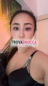 ragazza orientale piccolina 21 anni zoccoletta che ama ciucciare π sua calda bocca e desidera essere π leccata π
fino bagnarsi. ragazza orientale piccolina 21 anni zoccoletta che ama ciucciare π sua calda bocca e desidera essere π leccata π
fino bagnarsi.