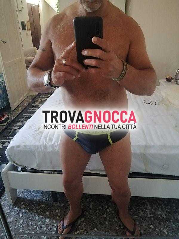 solo uomini adulti e ben equipaggiati.