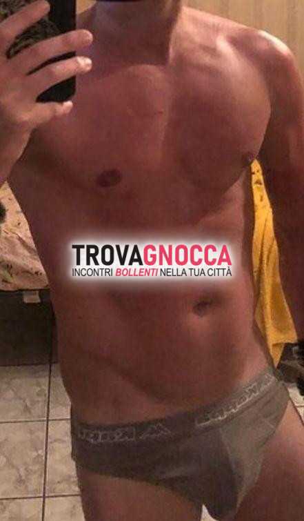 ragazzo italiano cerca splendida coppia o donna intrigante.