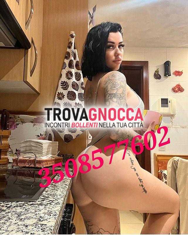 napoletana mai vista zona 🔥caldissima🔥 e dolcissima👑 reale bella ❤ molto sensuale💚. diavoletta❤ che puÒ riempirmi tutta bocca 💦.
