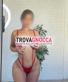 tuscolana📍valentina 19 italiana 🇮🇹studentessa padrona sadomaso 👠massaggi lato b giochi piedi