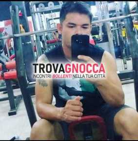 affascinante ragazzo attivo e molto dotato è cerca persone generose.