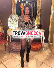 ciao sono simona 26 anni napoletana e disponibile momenti cam senza limiti. esploro piacere senza proporre incontri. amo l'anal squirting e esperienze doppia penetrazione dildo. sono padrona e mistress pronta farti vivere emozioni indimenticabili.