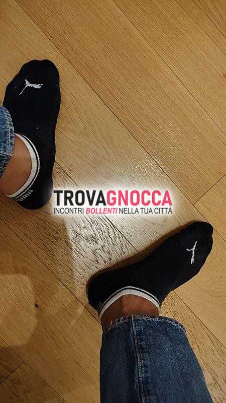 🥇master👑andrew🔥 sovrano divino👑👑con calzini irresistibili e piedi sogno👅👣 e fondoschiena urlo🍑🍑preparatevi 'lavorare'👣💦🤤🤤