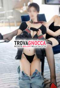 lara e clea due belle ragazze orientali sono irresistibili sexy e davvero hot.