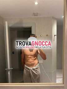 solo ragazze giovane biondo 22 anni offro incontri piacere e divertimento. sono qui rendere tue fantasie realtà.