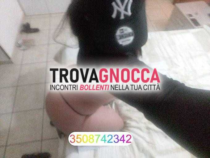 potenza uscita nel centro storico bella e tenera ragazza momento fantastico. ricordati prendere pausa relaxxx foto selfie appena fatta