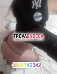 potenza uscita nel centro storico bella e tenera ragazza momento fantastico. ricordati prendere pausa relaxxx foto selfie appena fatta