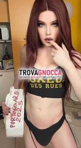 unica italiana 🇮🇹pornostar dalla pelle bianca molto famosa minchia duro sborrante