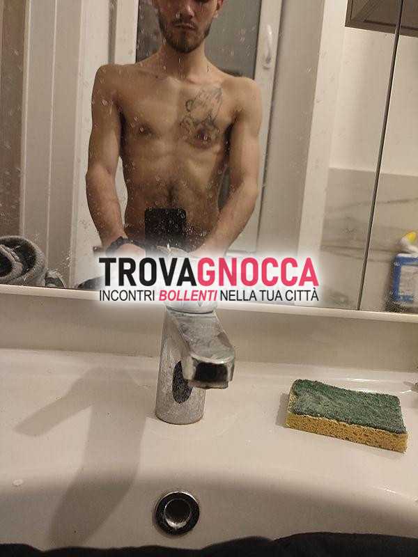 affascinante giovane e slanciato.