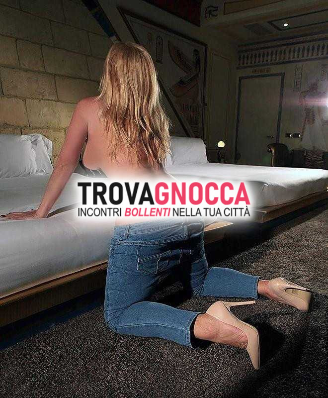 😋 tua bionda è qui 😋 
        domodossola 
atmosfera rinfrescante e accogliente 💦