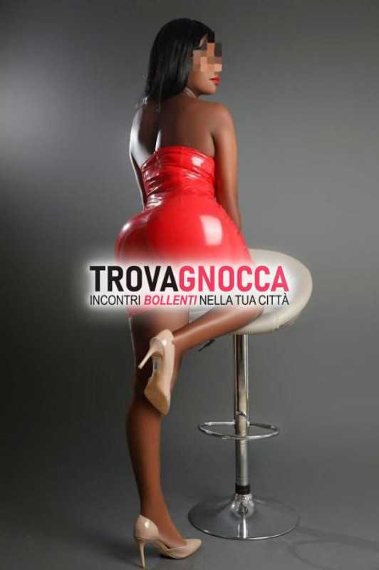 new entry - bella giovane massaggiatrice dolcissima latina sexy. solo massaggi non deboli cuore foto 100 reali
