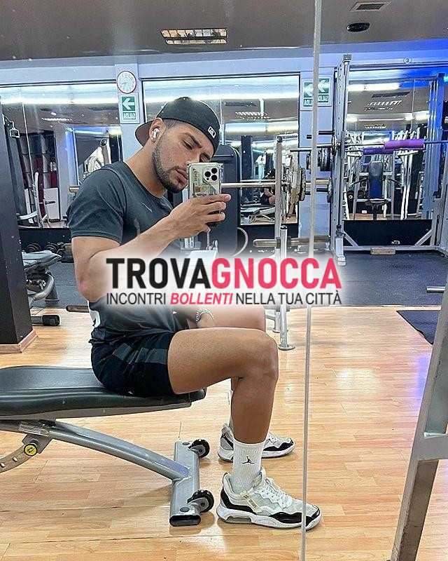 😈🍆😈🍆 sono bruno ragazzo dotato e molto dominante che sa farvi divertire 🍆😈🍆😈