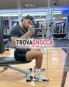 😈🍆😈🍆 sono bruno ragazzo dotato e molto dominante che sa farvi divertire 🍆😈🍆😈