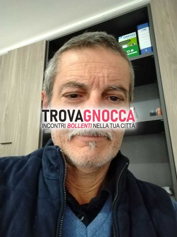 uomo elegante e raffinato offresi signore sole o trascurate