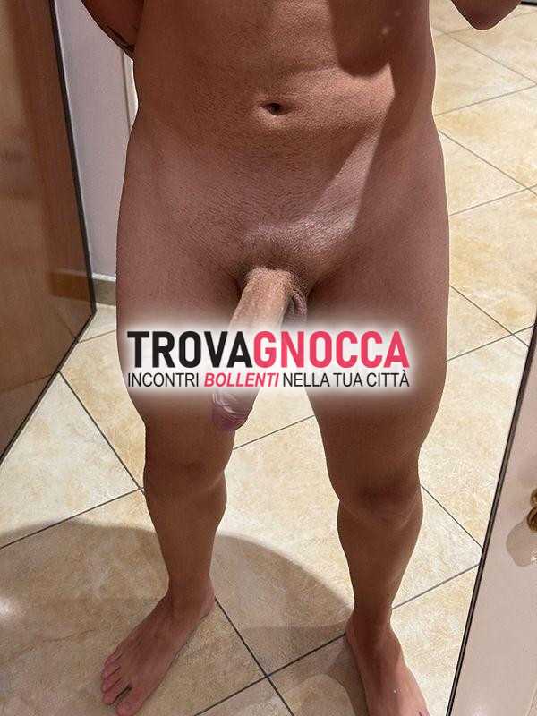 ragazzo molto ben dotato desidera vivere emozionanti incontri.