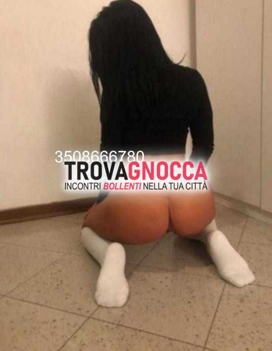 a giardini novita carolina un'incredibile bellezza sensuale sempre pronta passionale e seducente. ama momenti piacere intenso preliminari accendenti e massaggi erotici che riscaldano sensi