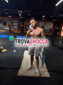 cerco uomo maturo ben dotato momenti intensa passione.