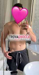 uomo cerca donna nella zona costa smeralda