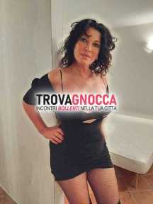 incantevole signora calda e riservata sempre disponibile soddisfare ogni tua fantasia.