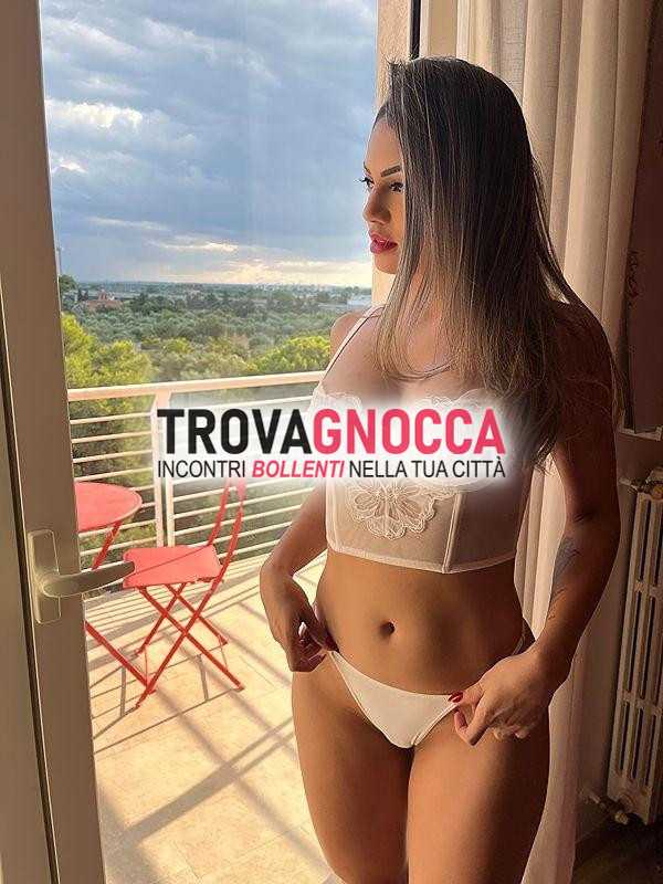 una splendida ninfetta brasiliana corpo tutto naturale che ti farà vibrare piacere.