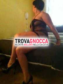 incredibile donna matura appena arrivata porca e sensuale 55 anni. cavallona calore regina boccone bavoso. bocca caldissima ti aspetta