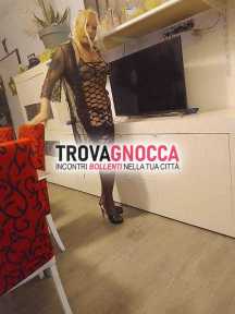 trav incantevole offre massaggi seducente lingerie un'esperienza unica.…