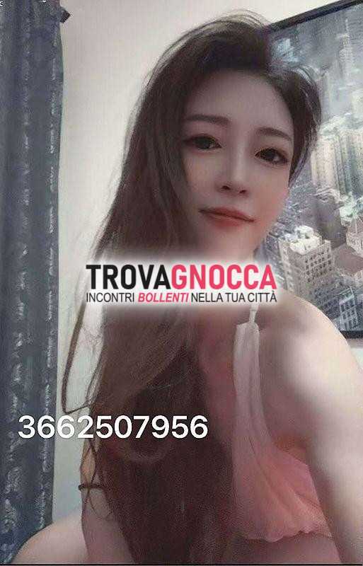 🟩🟪giovane ragazza orientale passionale e bellissima vera bellezza che rappresenta meglio sensualitÀ sexy e molto ma molto intrigante🟪🟨