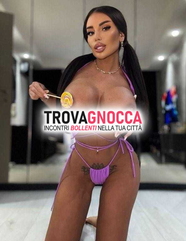 è difficile trovare parole giuste descrivere bellezza così seducente. scorri immagini e lasciati guidare dalle tue pulsioni.