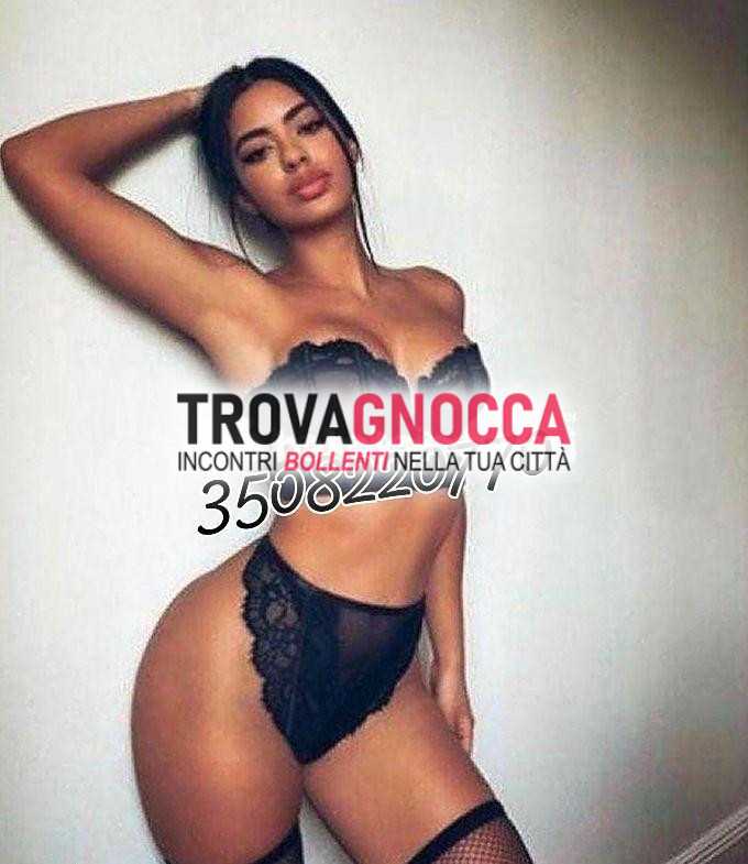 italiana appena maggiorenne. È mia prima volta cristal❗❤⭐ incantevole🐷 adoro👅 suggerire mia calda bocca mentre gioco 🍭 e mi lasciÒ leccare 👅.