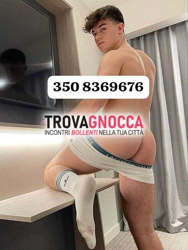 🔥ciao tutti sono sebas 🎀 giovane colombiano 21 anni appena giunto padova. sono partner versatile e posso vantare gioiello 18 cm che ti lascerà senza parole ♣️🦁📲