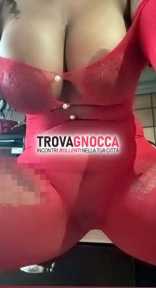 raffinata e lussuriosa napoletana sa rendere indimenticabile ogni incontro. scopri suo fascino e lasciati trasportare un'esperienza unica