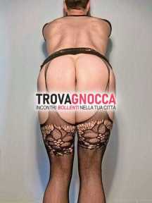 affascinante ragazzo appassionato lingerie ricerca esclusivamente anziani over 60 bel pacco sono disponibile catanzaro lido.