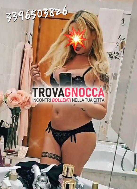  federica incantevole bionda dall'aspecto irresistibile vera furia tacchi spillo 