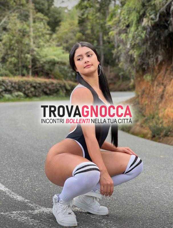 vanessa. incantevole e passionale colombiana 20 anni appena arrivata bari nel centro sempre cerca momenti intensi sesso