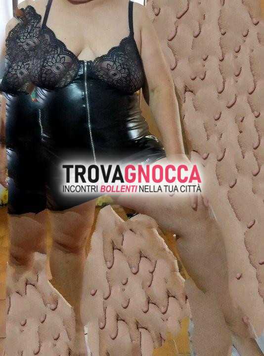 lei coppia È cercatori nuove esperenze.