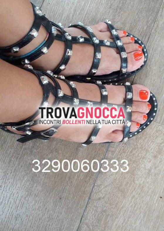 coppia dominante composta master uomo e mistress donna cerca sottomessi esplorare mondo bdsm.