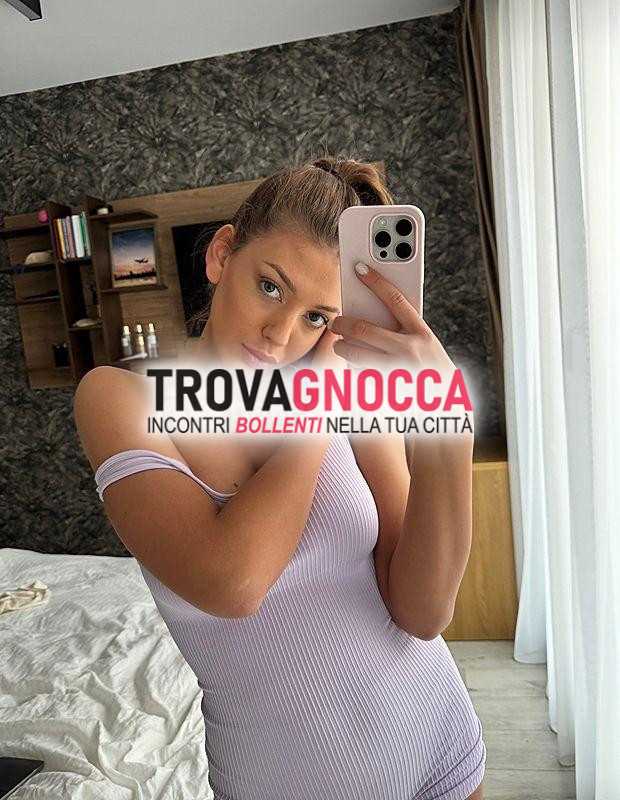 italiana 25 anni solo videochiamata hot chat sexerotica o video personalizzati dalla tua mistress. non ricevo non incontro