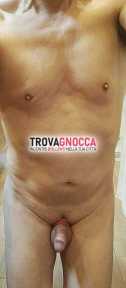 andrea schiavo ubbidiente e minidotato cerca coppia mf autoritaria. È timido ma anche riservato e sottomissivo. padrone maturo molto maturo e ospitale È l’ideale lui.